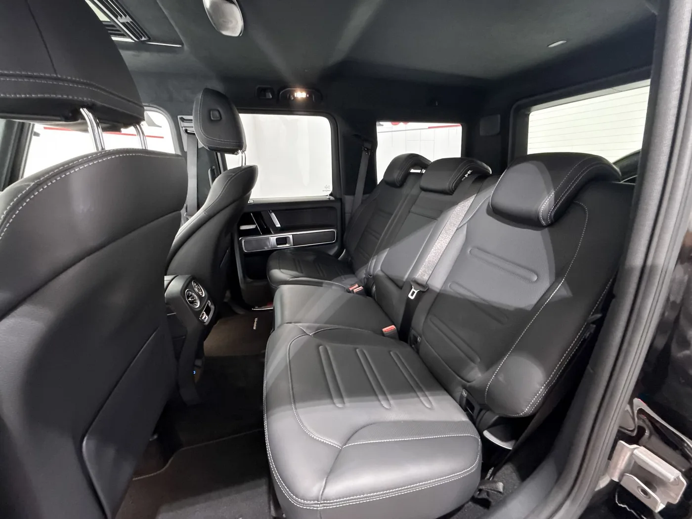 2025 Mercedes-Benz G 450 d AMG Line offered by a supercar dealer in Zibido San Giacomo, Italy, photo 20 of 25