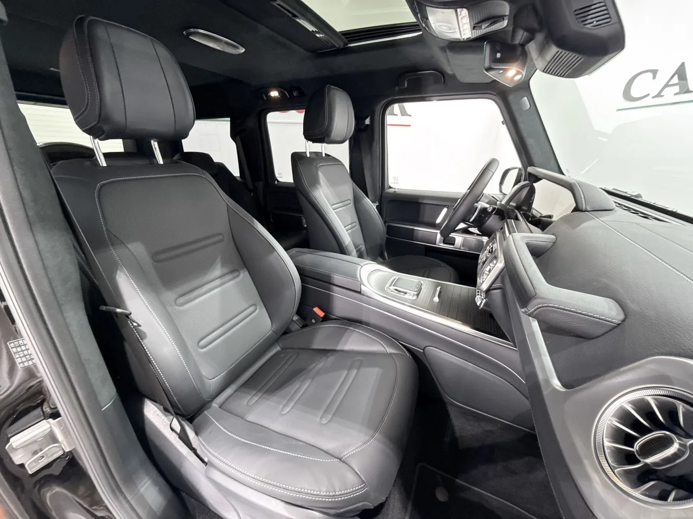 2025 Mercedes-Benz G 450 d AMG Line offered by a supercar dealer in Zibido San Giacomo, Italy, photo 25 of 25