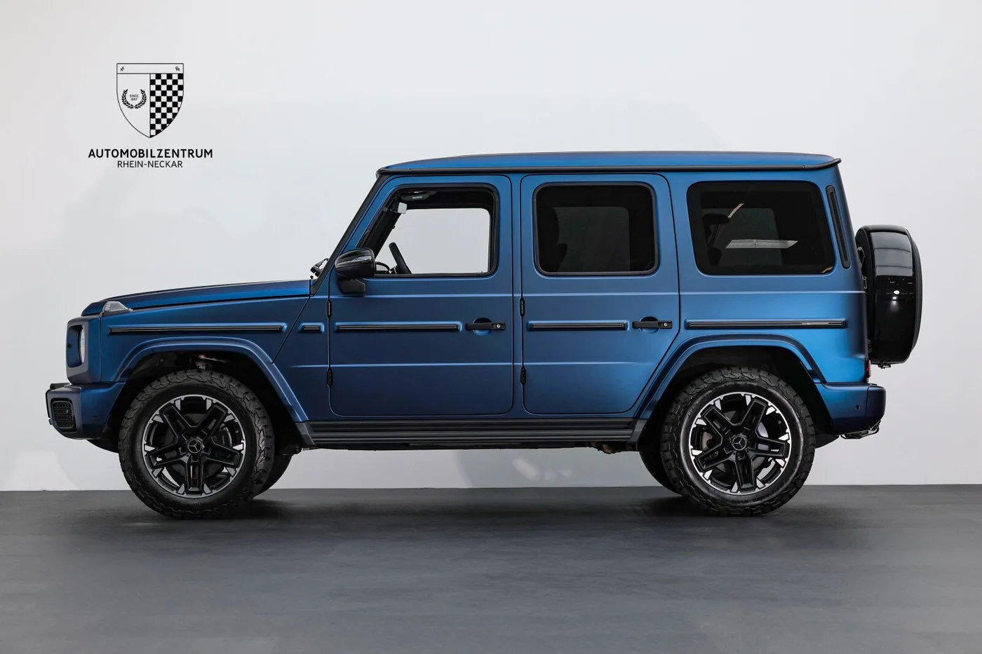 2025 Mercedes-Benz G 450 d AMG Line offered by a supercar dealer in Viernheim, Germany, photo 4 of 25