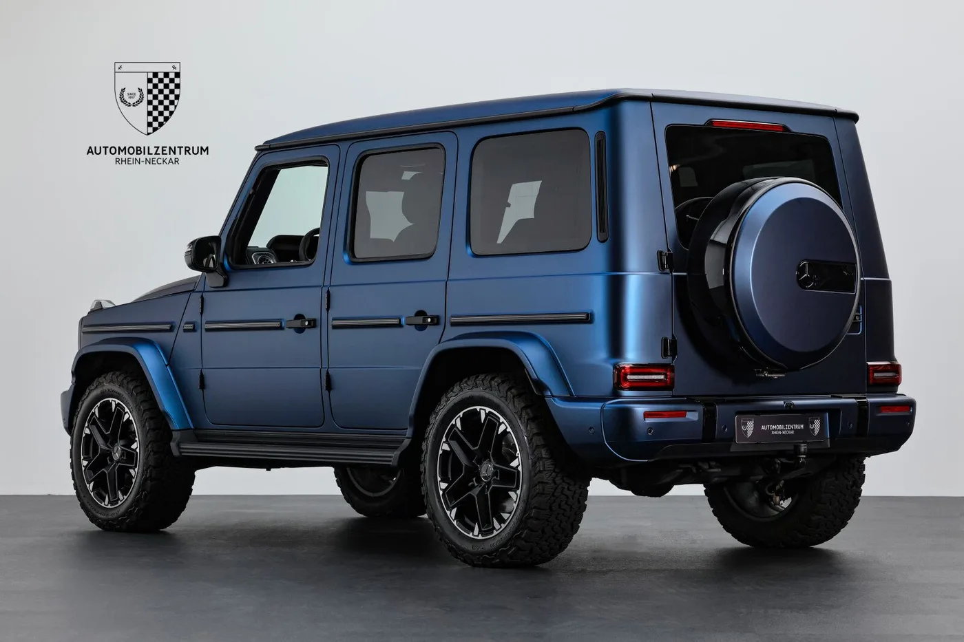 2025 Mercedes-Benz G 450 d AMG Line offered by a supercar dealer in Viernheim, Germany, photo 5 of 25