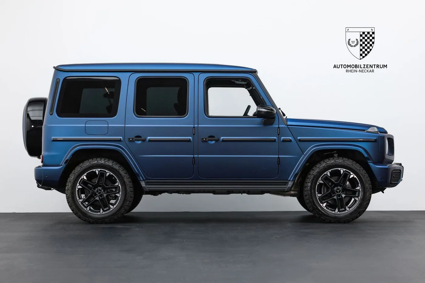 2025 Mercedes-Benz G 450 d AMG Line offered by a supercar dealer in Viernheim, Germany, photo 8 of 25