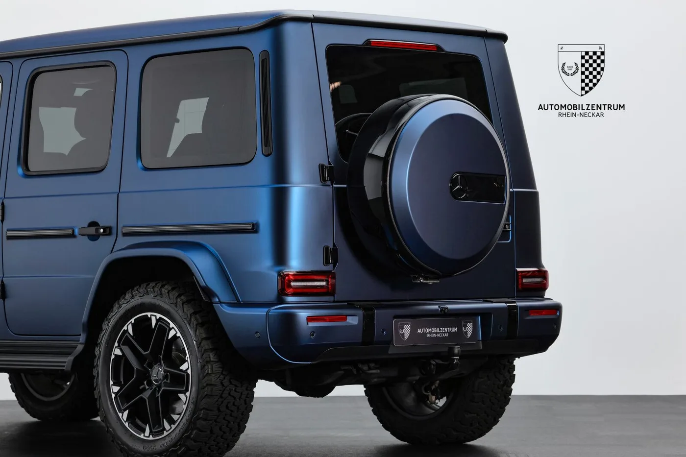 2025 Mercedes-Benz G 450 d AMG Line offered by a supercar dealer in Viernheim, Germany, photo 9 of 25