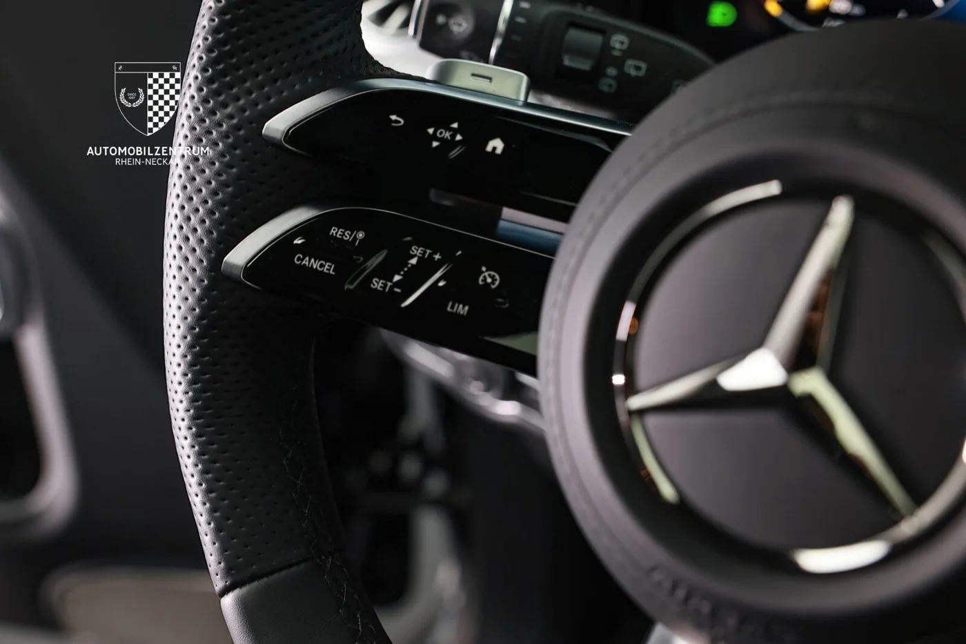 2025 Mercedes-Benz G 450 d AMG Line offered by a supercar dealer in Viernheim, Germany, photo 16 of 25