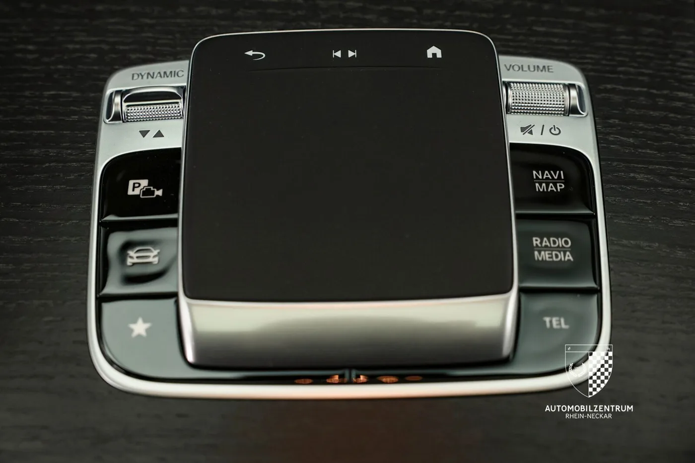 2025 Mercedes-Benz G 450 d AMG Line offered by a supercar dealer in Viernheim, Germany, photo 23 of 25