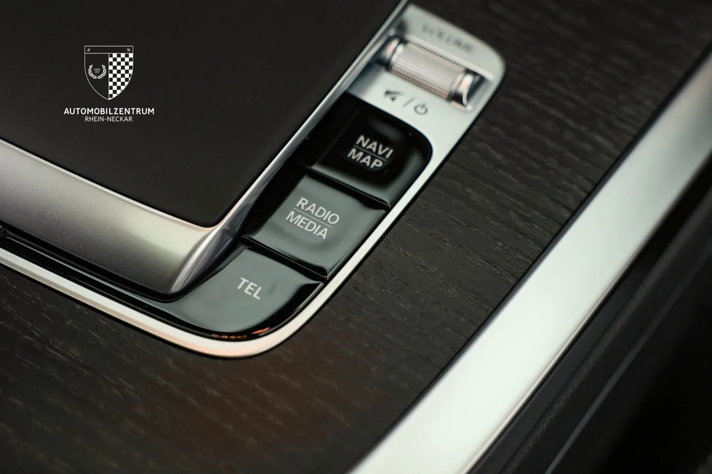 2025 Mercedes-Benz G 450 d AMG Line offered by a supercar dealer in Viernheim, Germany, photo 24 of 25