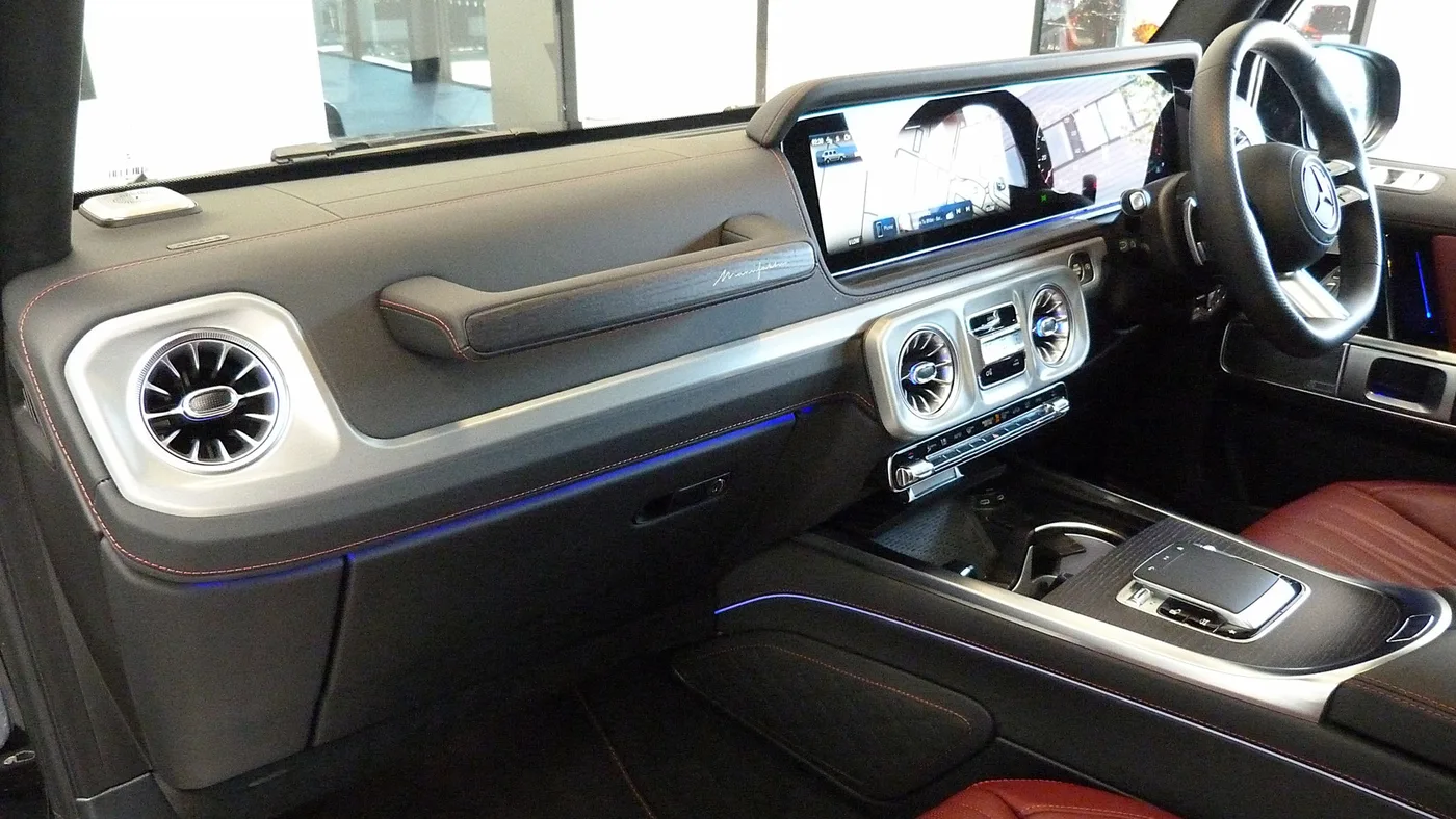 2025 Mercedes-Benz G 500 AMG Line Premium Plus offered by a franchised dealer group in Cheltenham, United Kingdom, photo 3 of 25