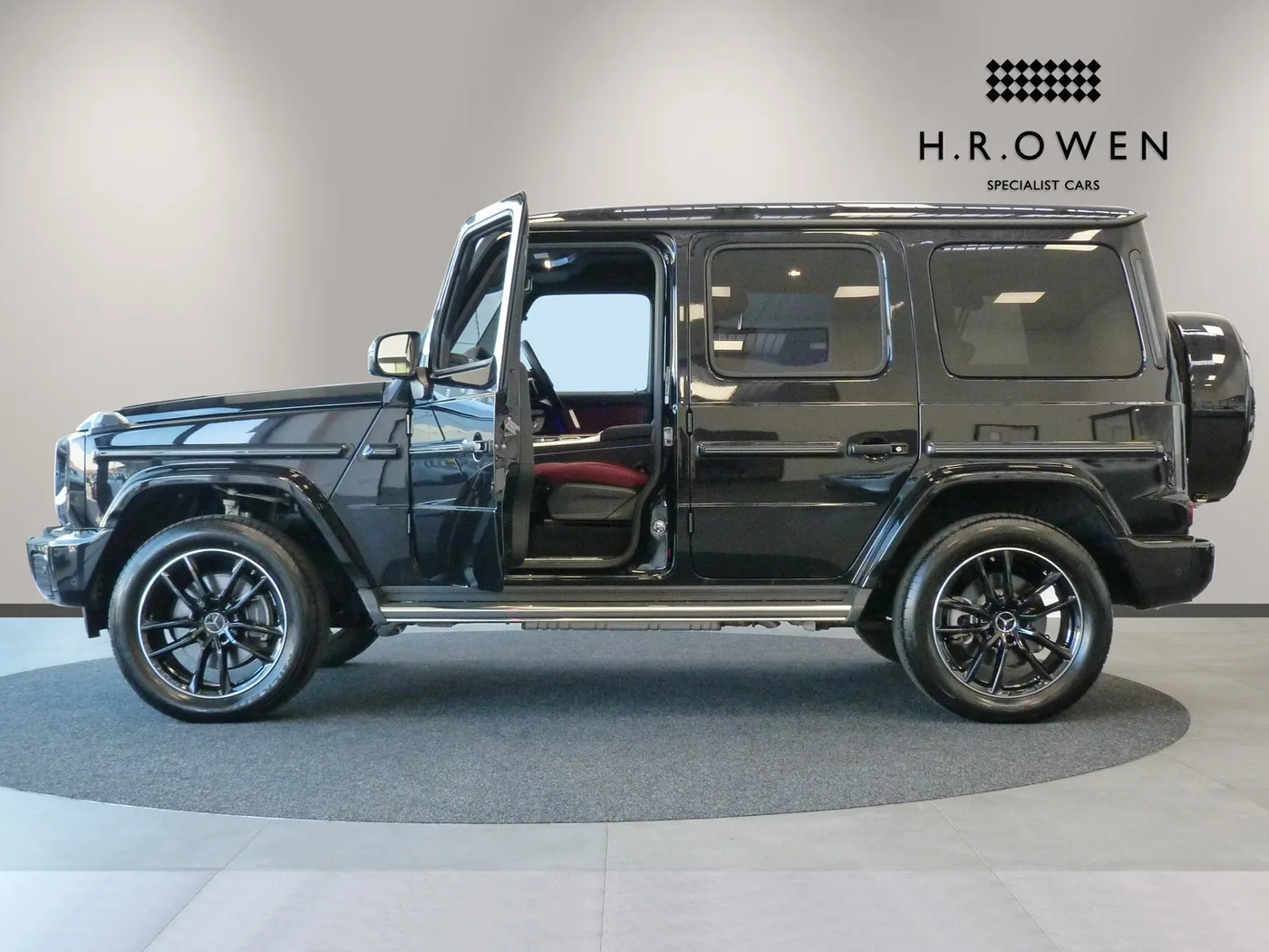2025 Mercedes-Benz G 500 AMG Line Premium Plus offered by a franchised dealer group in Cheltenham, United Kingdom, photo 7 of 25