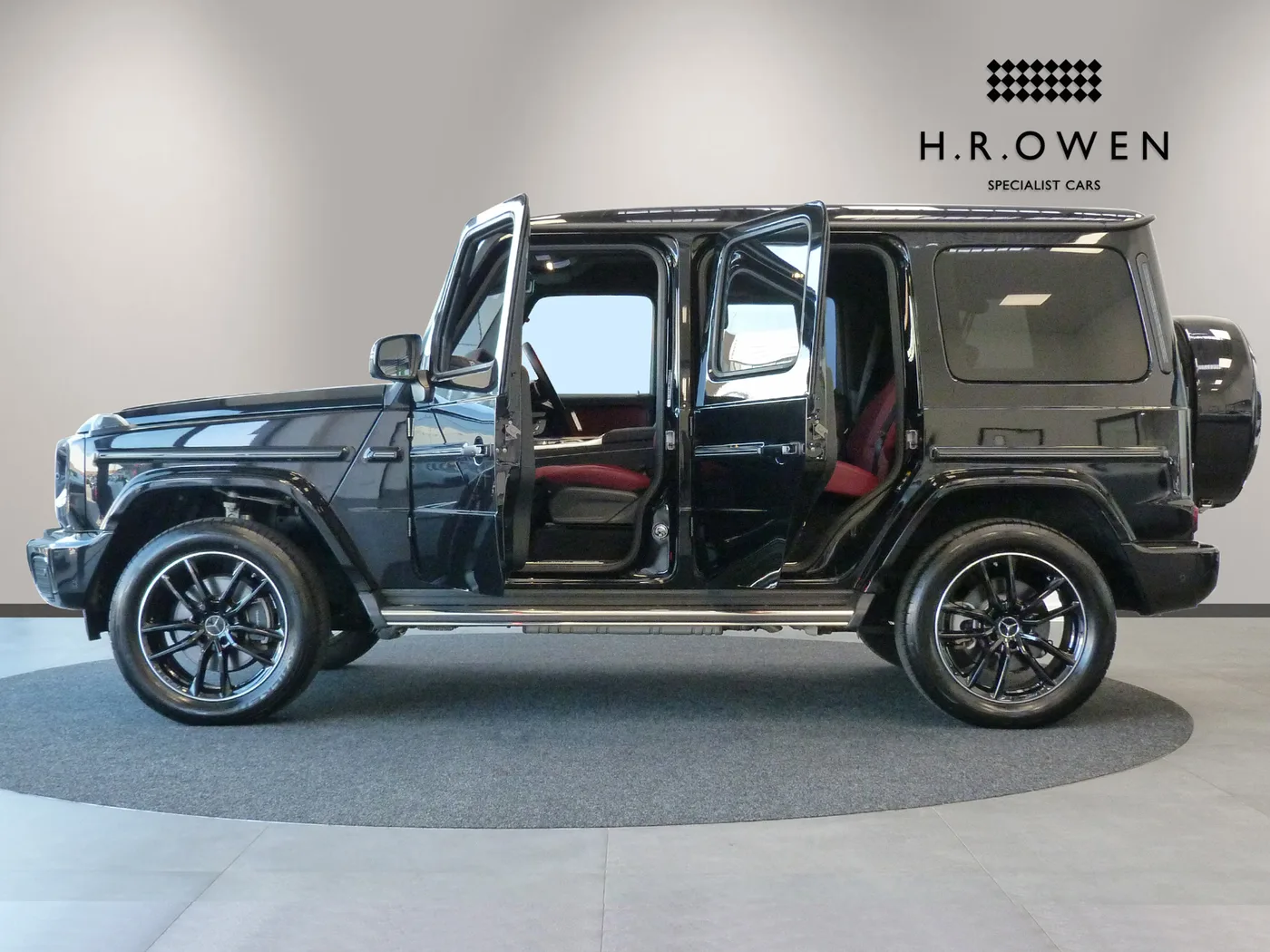 2025 Mercedes-Benz G 500 AMG Line Premium Plus offered by a franchised dealer group in Cheltenham, United Kingdom, photo 8 of 25
