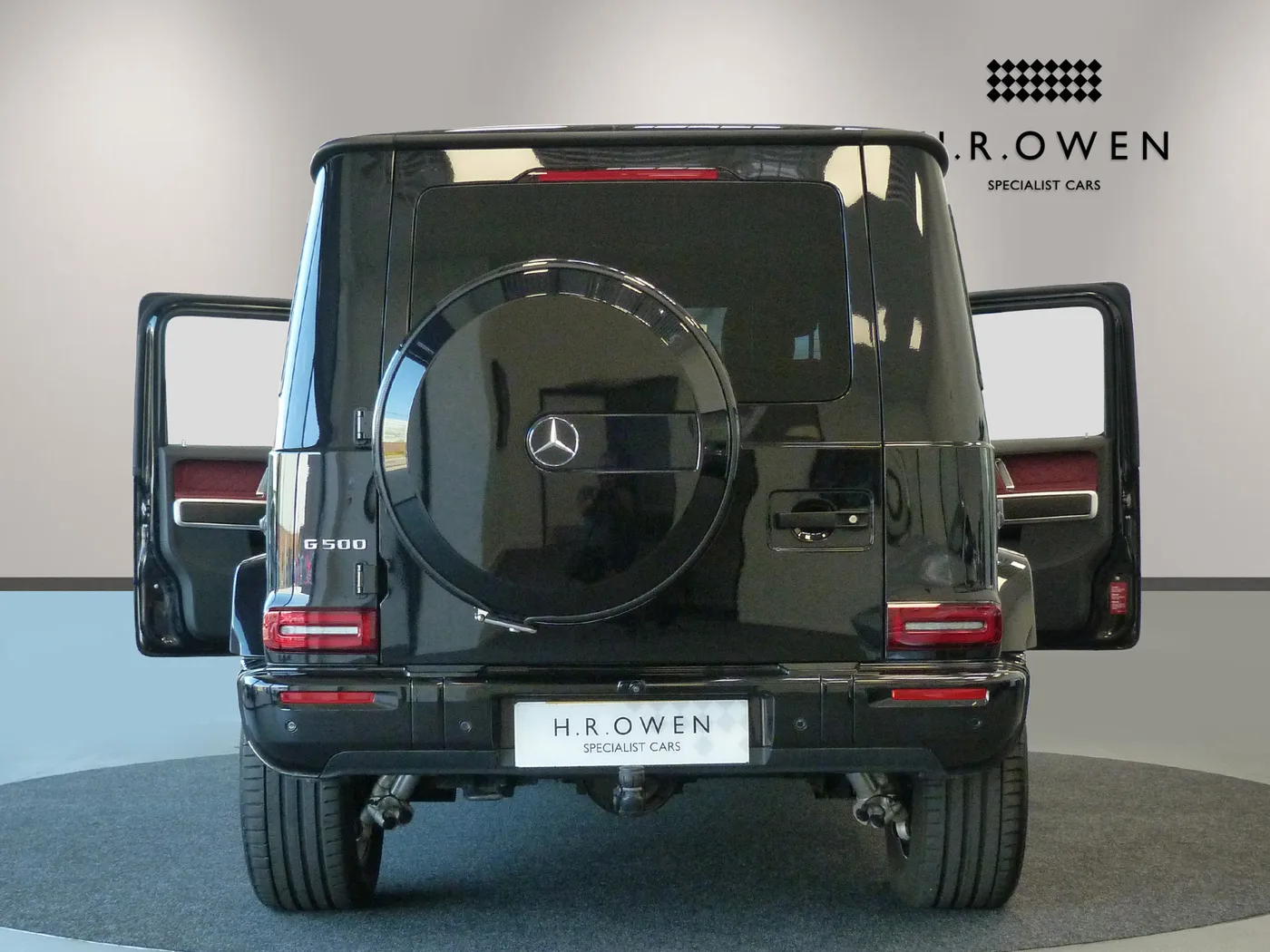 2025 Mercedes-Benz G 500 AMG Line Premium Plus offered by a franchised dealer group in Cheltenham, United Kingdom, photo 12 of 25