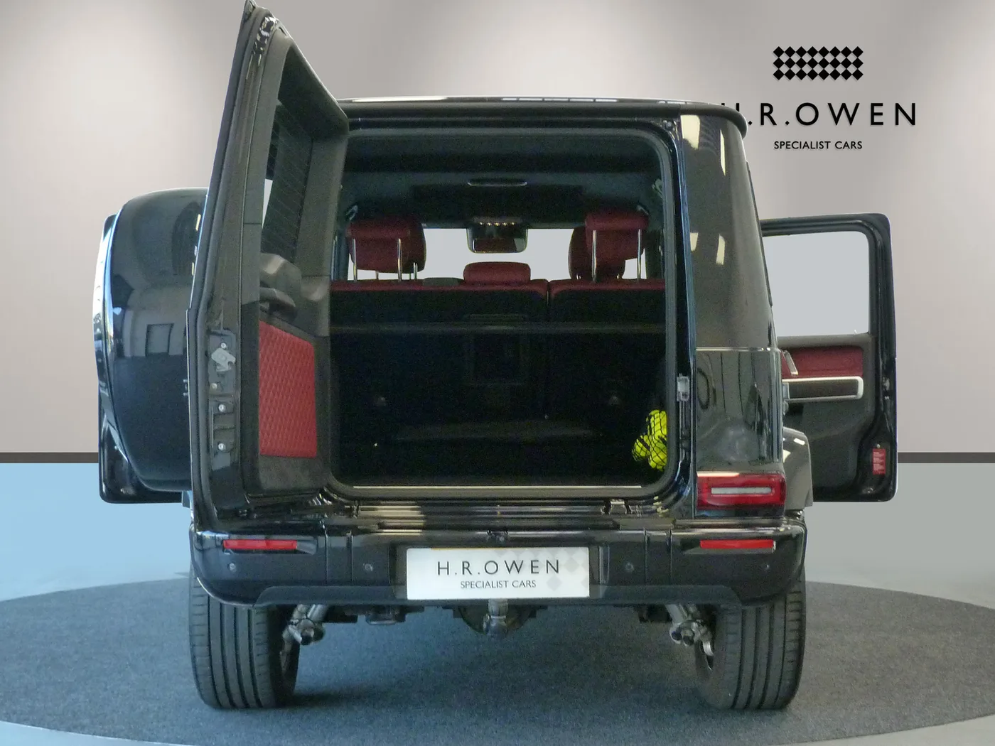 2025 Mercedes-Benz G 500 AMG Line Premium Plus offered by a franchised dealer group in Cheltenham, United Kingdom, photo 13 of 25