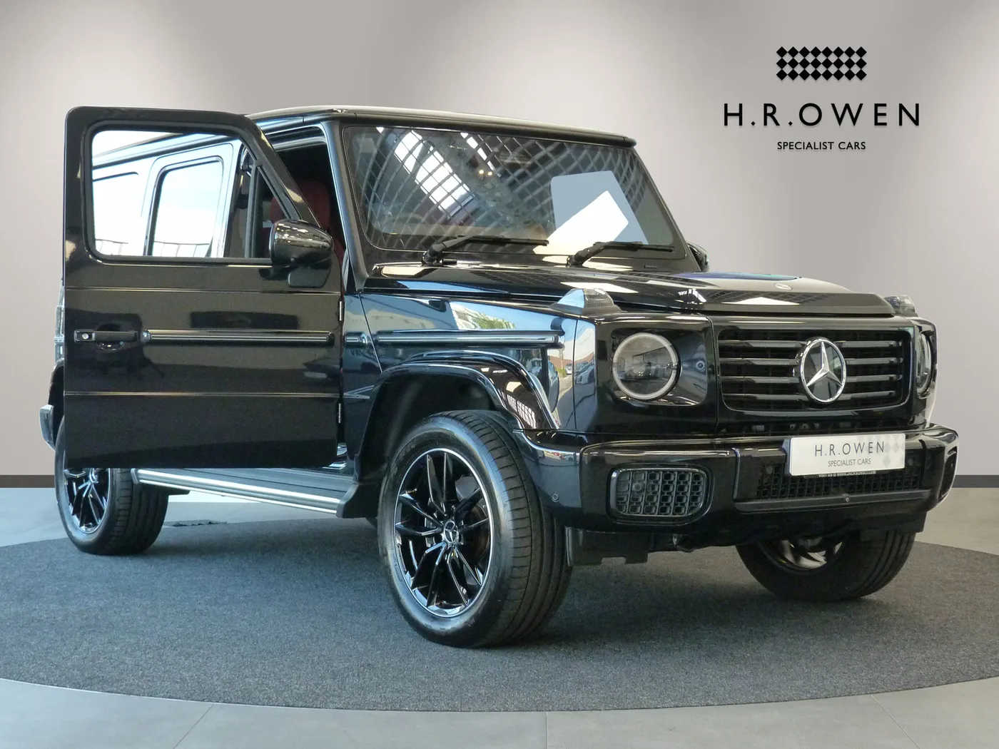 2025 Mercedes-Benz G 500 AMG Line Premium Plus offered by a franchised dealer group in Cheltenham, United Kingdom, photo 14 of 25