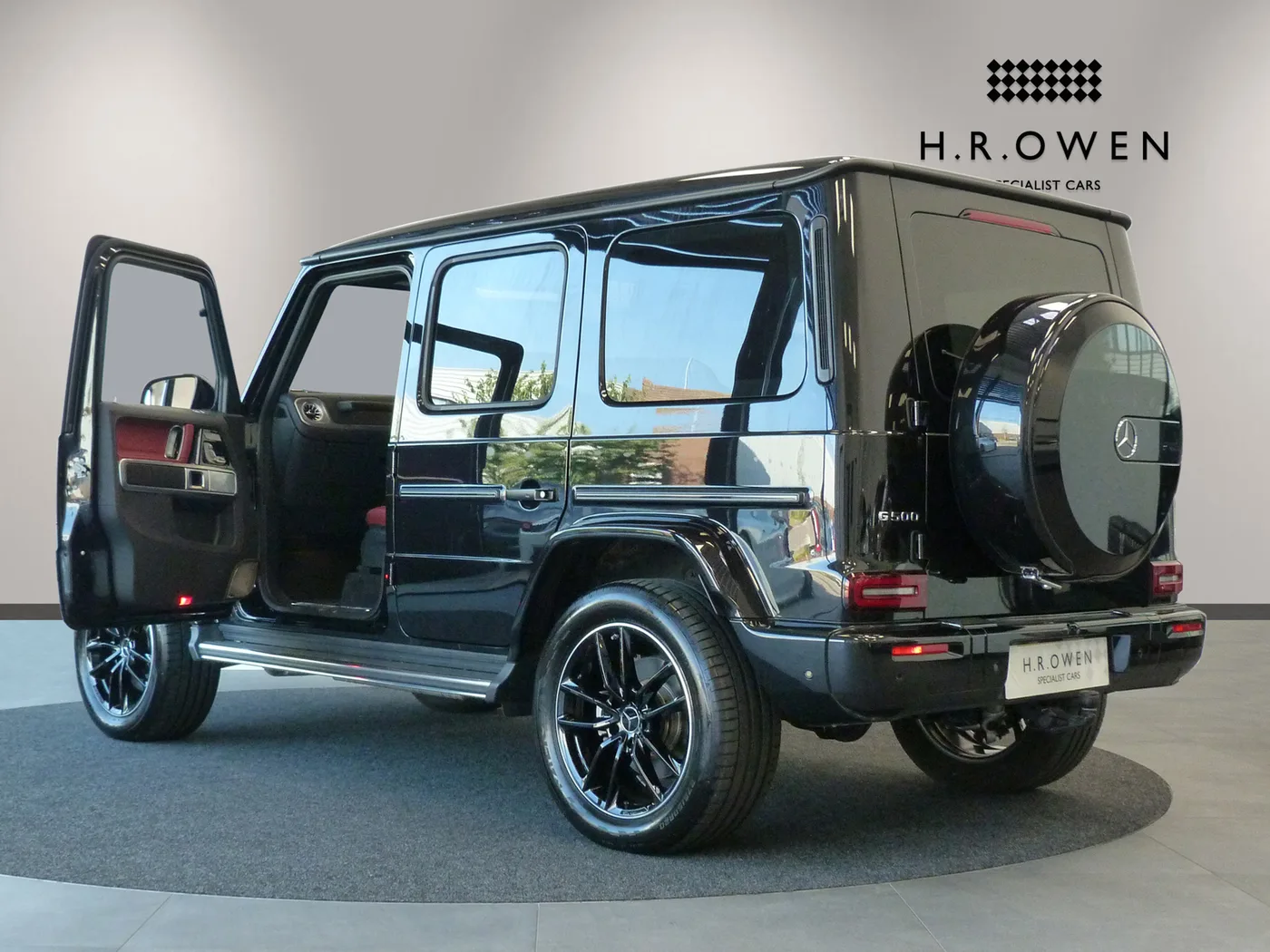 2025 Mercedes-Benz G 500 AMG Line Premium Plus offered by a franchised dealer group in Cheltenham, United Kingdom, photo 15 of 25