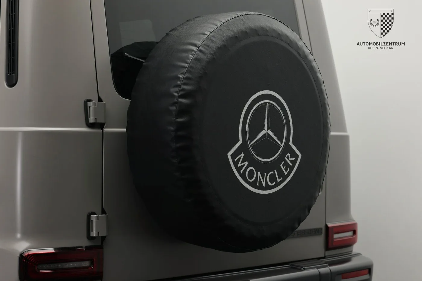 2025 Mercedes-Benz G 500 offered by a supercar dealer in Viernheim, Germany, photo 8 of 25