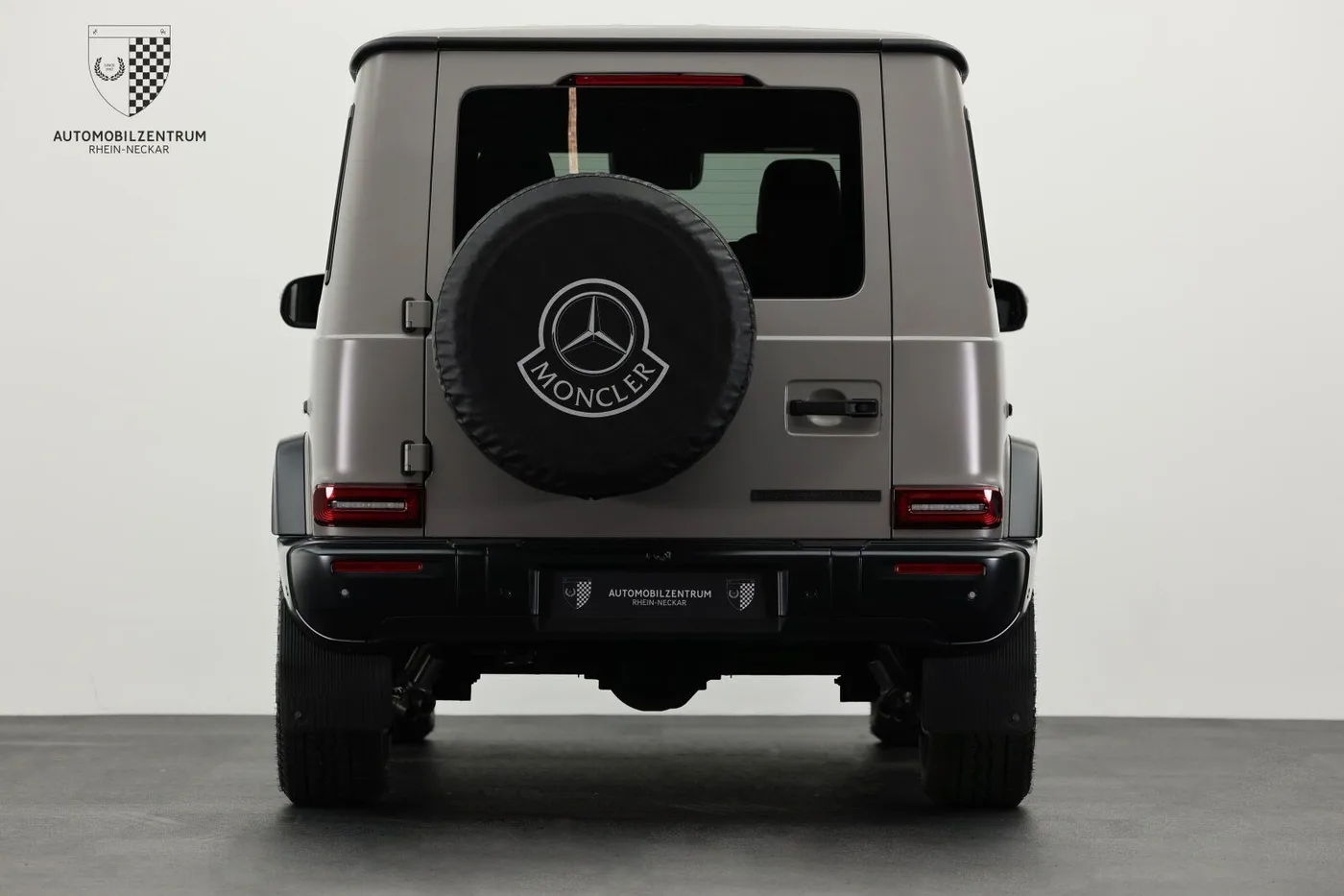 2025 Mercedes-Benz G 500 offered by a supercar dealer in Viernheim, Germany, photo 9 of 25