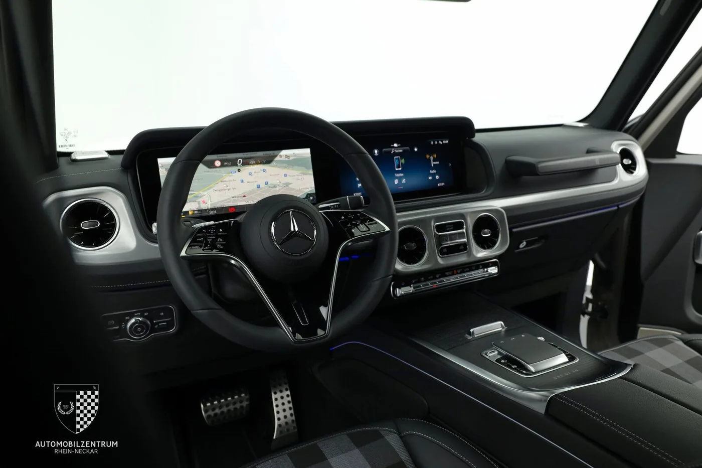 2025 Mercedes-Benz G 500 offered by a supercar dealer in Viernheim, Germany, photo 12 of 25