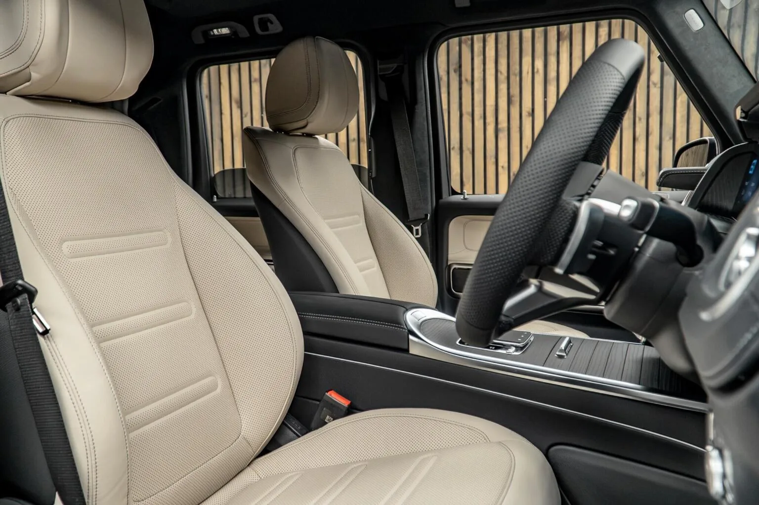 2025 Mercedes-Benz G 500 AMG Line, 2/30