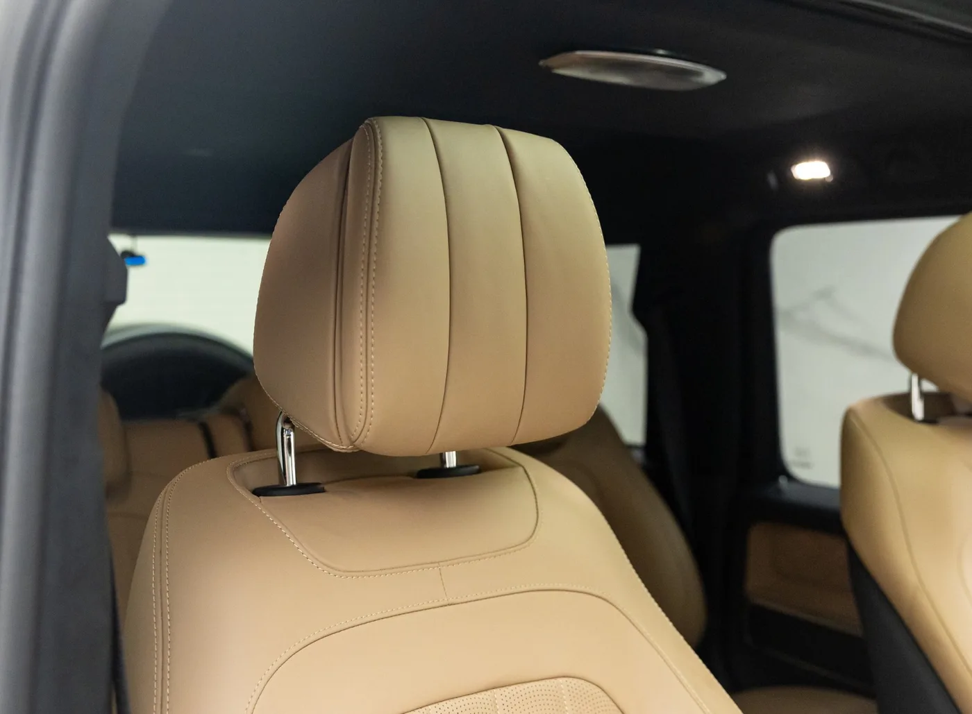 2025 Mercedes-Benz G 580 with EQ Technology offered by a specialist dealer in Banstead, United Kingdom, photo 13 of 15