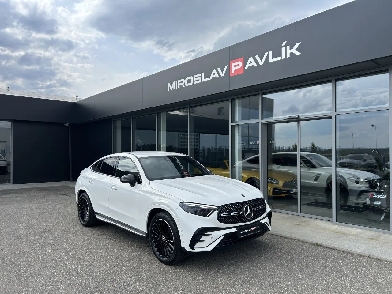 2025 Mercedes-Benz GLC 200 d 4MATIC, Coupé, AMG Line proposée par un concessionnaire spécialisé à Písek, Tchéquie, photo principale