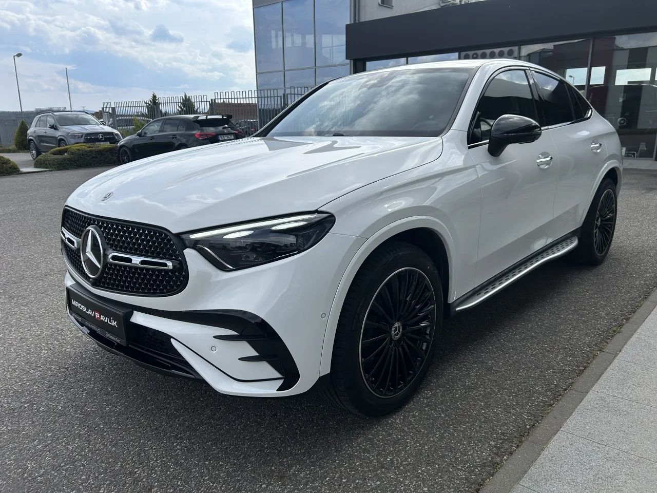 2025 Mercedes-Benz GLC 200 d 4MATIC, Coupé, AMG Line proposée par un concessionnaire spécialisé à Písek, Tchéquie, photo 3 sur 28