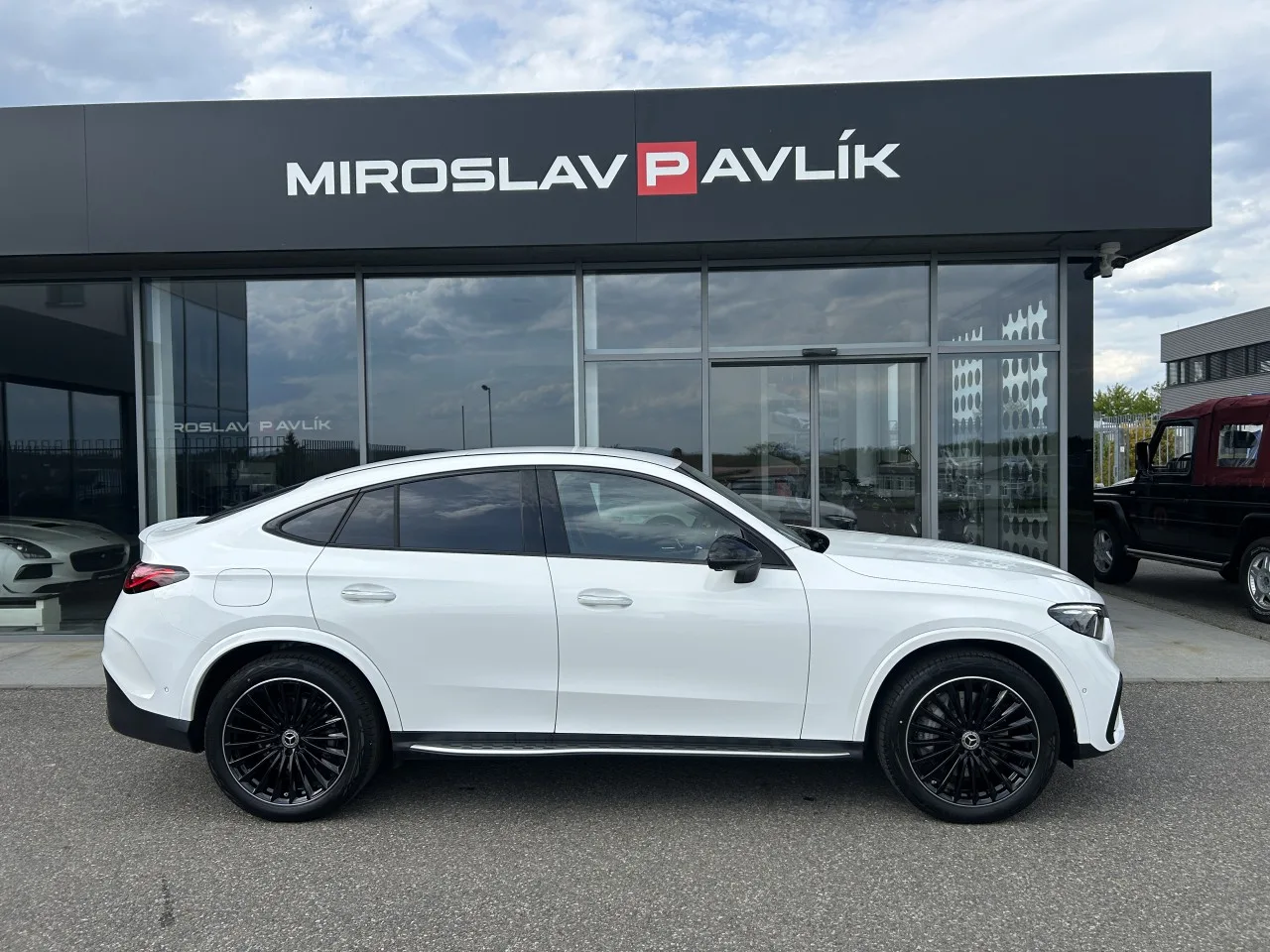 2025 Mercedes-Benz GLC 200 d 4MATIC, Coupé, AMG Line proposée par un concessionnaire spécialisé à Písek, Tchéquie, photo 4 sur 28