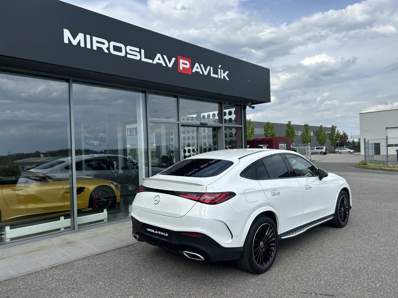 2025 Mercedes-Benz GLC 200 d 4MATIC, Coupé, AMG Line proposée par un concessionnaire spécialisé à Písek, Tchéquie, photo 5 sur 28