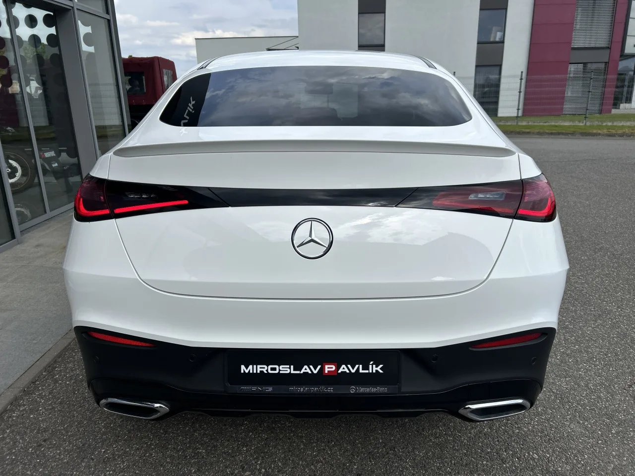2025 Mercedes-Benz GLC 200 d 4MATIC, Coupé, AMG Line proposée par un concessionnaire spécialisé à Písek, Tchéquie, photo 6 sur 28