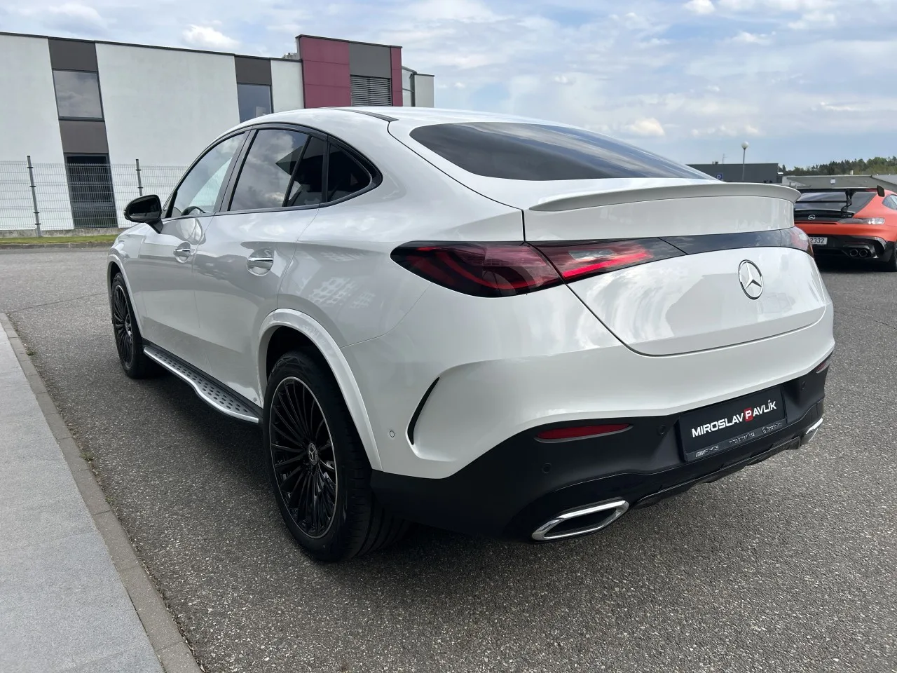 2025 Mercedes-Benz GLC 200 d 4MATIC, Coupé, AMG Line proposée par un concessionnaire spécialisé à Písek, Tchéquie, photo 7 sur 28