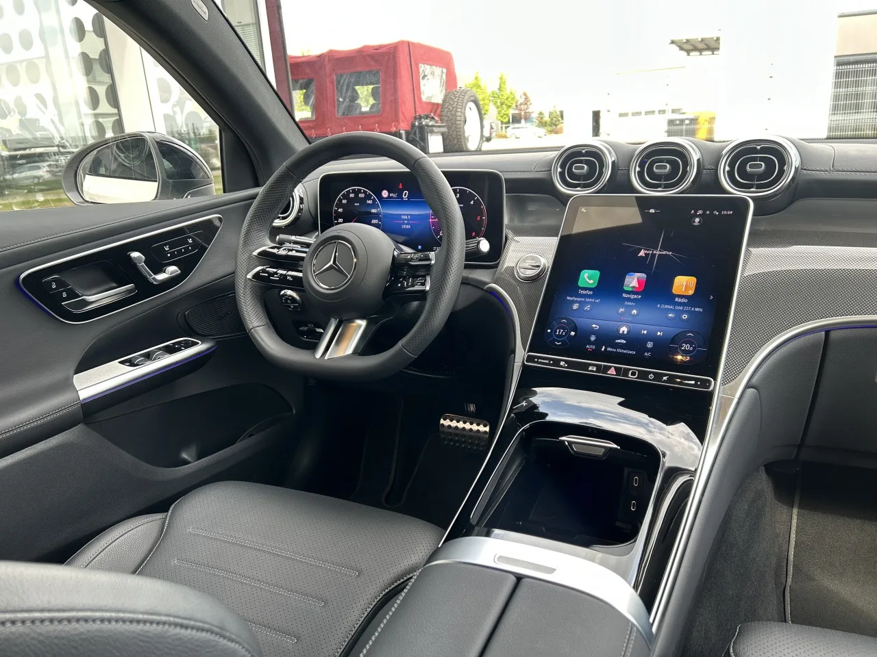 2025 Mercedes-Benz GLC 200 d 4MATIC, Coupé, AMG Line proposée par un concessionnaire spécialisé à Písek, Tchéquie, photo 13 sur 28
