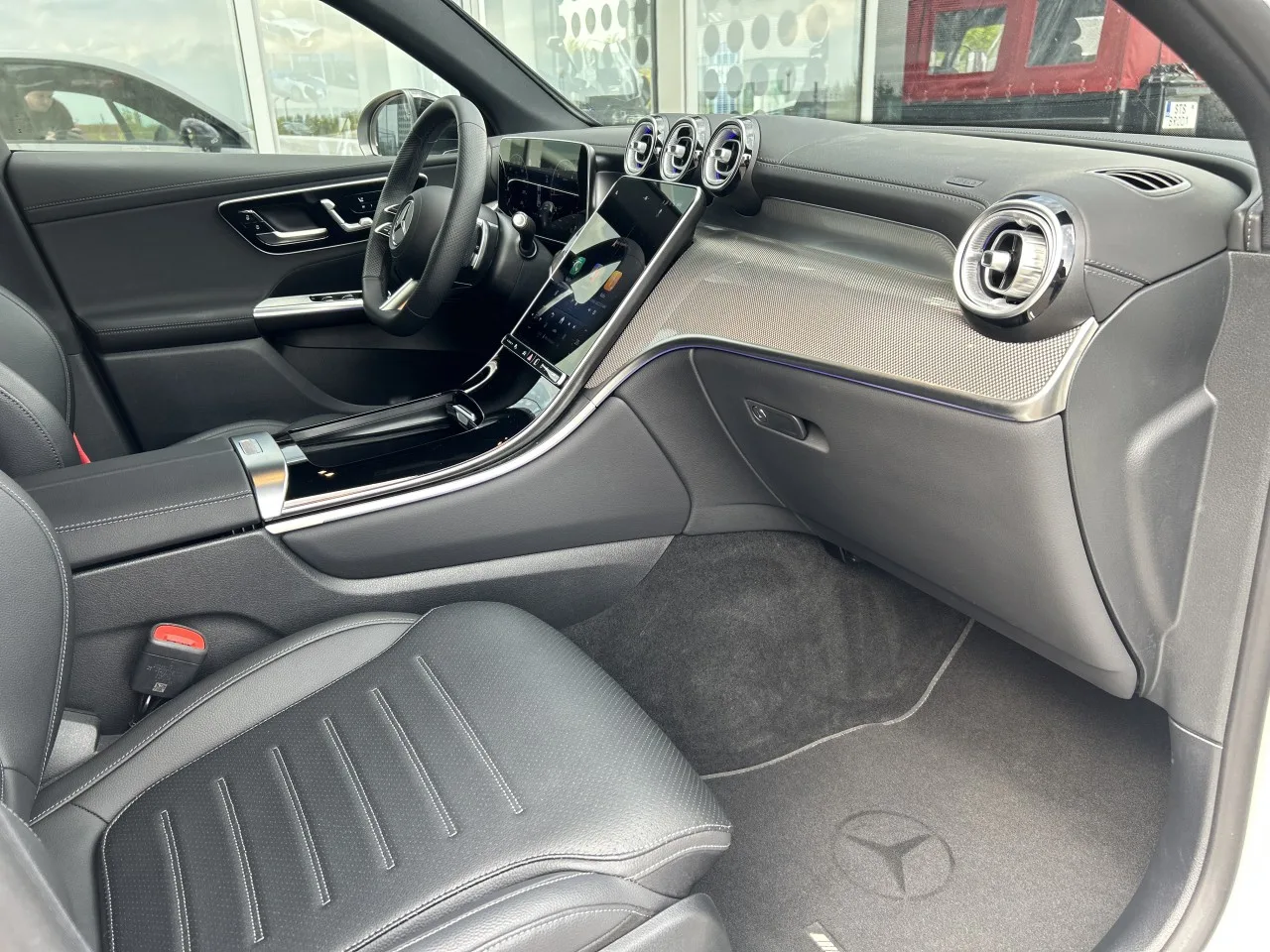 2025 Mercedes-Benz GLC 200 d 4MATIC, Coupé, AMG Line proposée par un concessionnaire spécialisé à Písek, Tchéquie, photo 15 sur 28