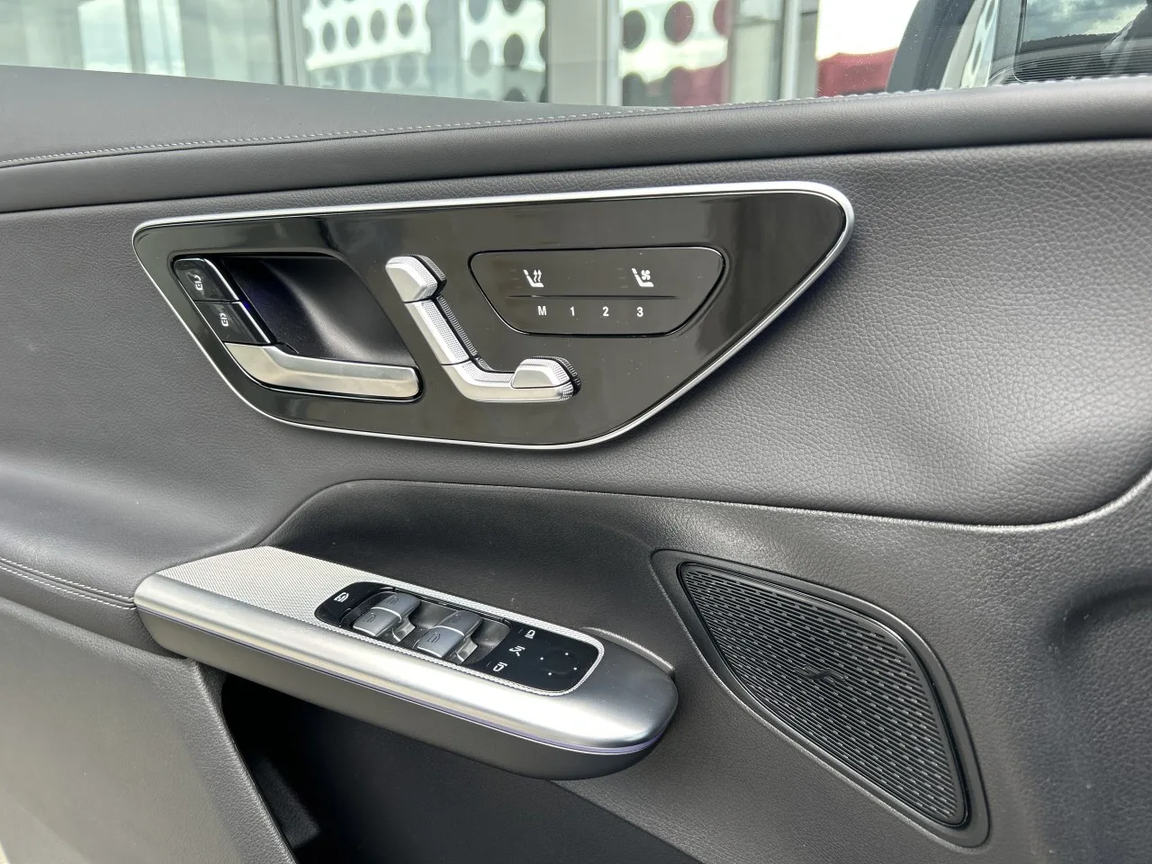 2025 Mercedes-Benz GLC 200 d 4MATIC, Coupé, AMG Line proposée par un concessionnaire spécialisé à Písek, Tchéquie, photo 17 sur 28