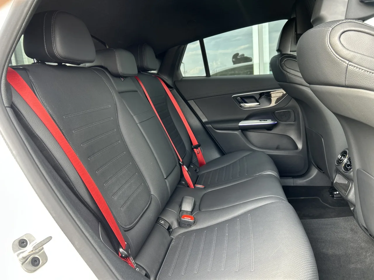 2025 Mercedes-Benz GLC 200 d 4MATIC, Coupé, AMG Line proposée par un concessionnaire spécialisé à Písek, Tchéquie, photo 25 sur 28