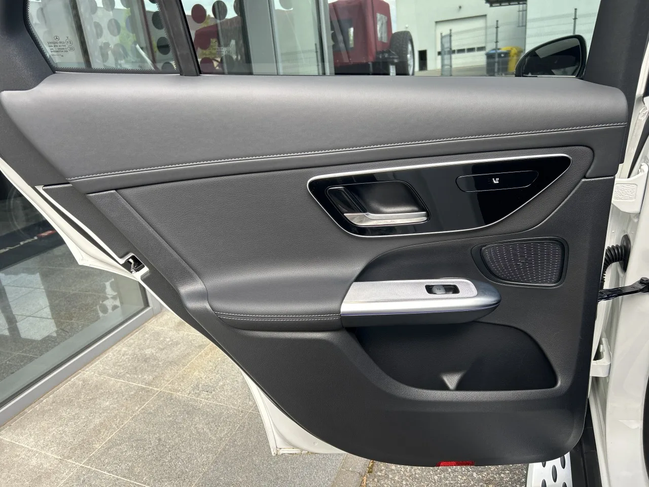 2025 Mercedes-Benz GLC 200 d 4MATIC, Coupé, AMG Line proposée par un concessionnaire spécialisé à Písek, Tchéquie, photo 26 sur 28