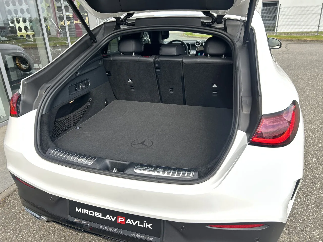2025 Mercedes-Benz GLC 200 d 4MATIC, Coupé, AMG Line proposée par un concessionnaire spécialisé à Písek, Tchéquie, photo 27 sur 28