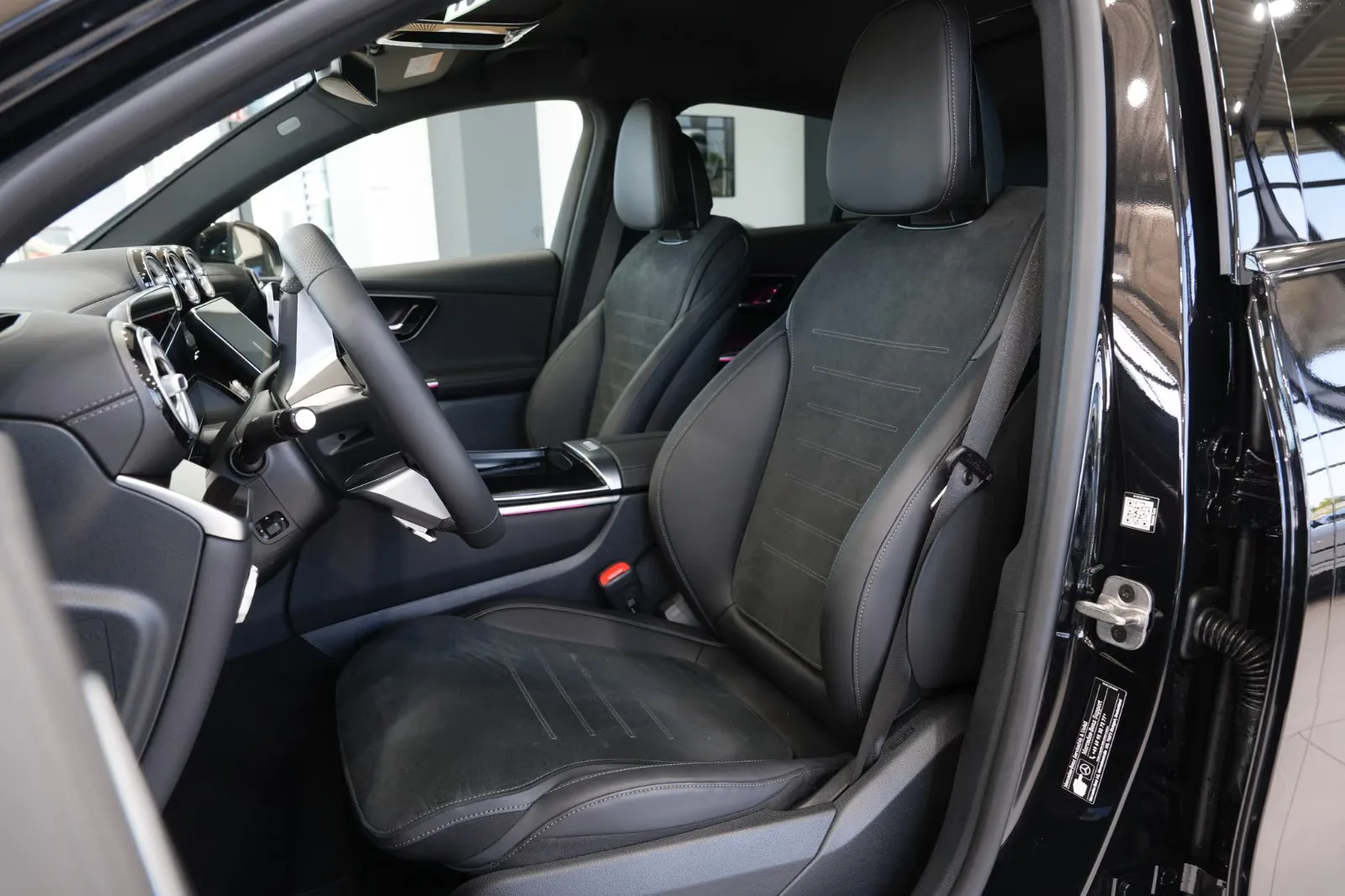 2025 Mercedes-Benz GLC 300 de 4MATIC Coupé, AMG Line, 10/24