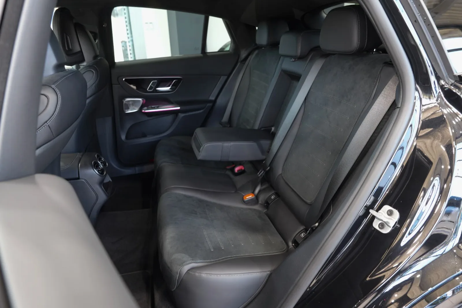 2025 Mercedes-Benz GLC 300 de 4MATIC Coupé, AMG Line, 11/24