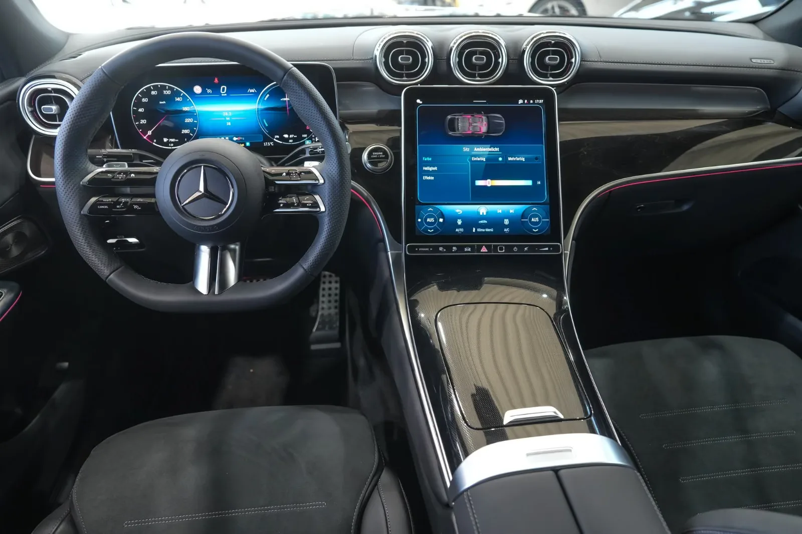 2025 Mercedes-Benz GLC 300 de 4MATIC Coupé, AMG Line, 13/24