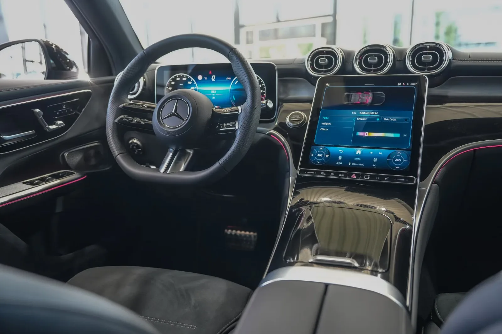 2025 Mercedes-Benz GLC 300 de 4MATIC Coupé, AMG Line, 14/24