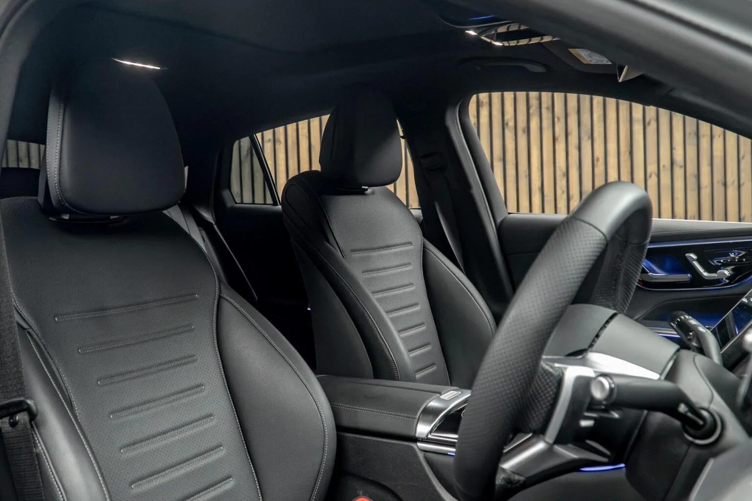 2025 Mercedes-Benz GLC 300 Coupé AMG Line, 2/30