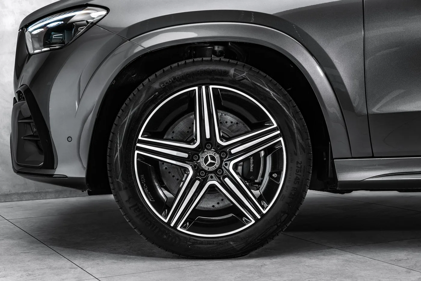 2025 Mercedes-Benz GLE 450 d 4MATIC, AMG Line proposée par un concessionnaire spécialisé à Ostrava, Tchéquie, photo 2 sur 25