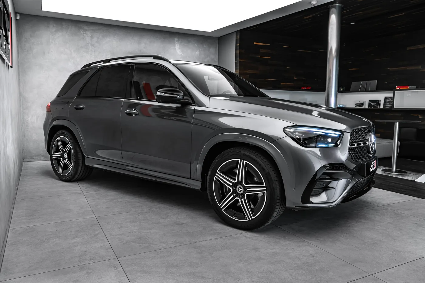 2025 Mercedes-Benz GLE 450 d 4MATIC, AMG Line proposée par un concessionnaire spécialisé à Ostrava, Tchéquie, photo 4 sur 25