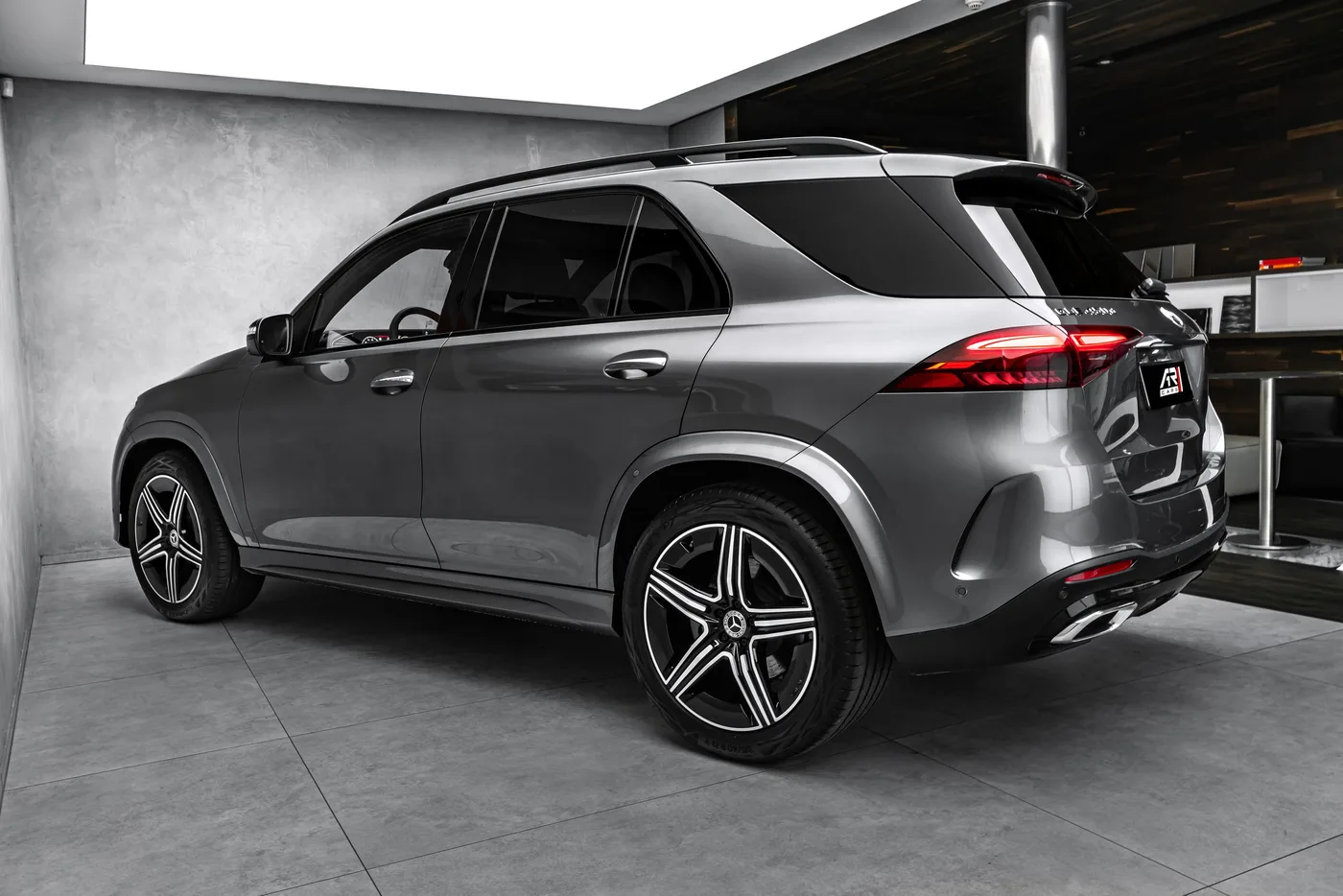 2025 Mercedes-Benz GLE 450 d 4MATIC, AMG Line proposée par un concessionnaire spécialisé à Ostrava, Tchéquie, photo 7 sur 25