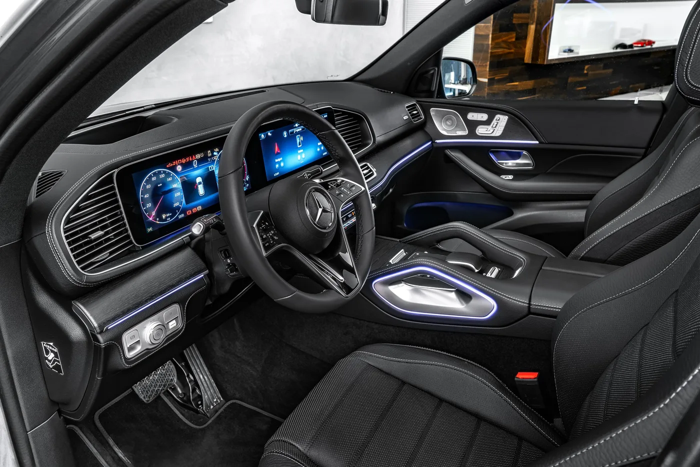 2025 Mercedes-Benz GLE 450 d 4MATIC, AMG Line proposée par un concessionnaire spécialisé à Ostrava, Tchéquie, photo 12 sur 25