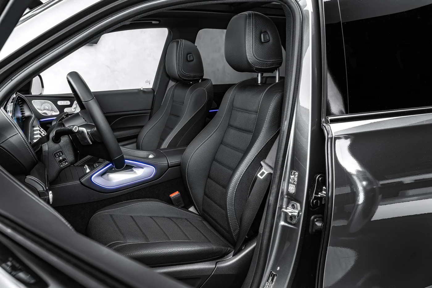 2025 Mercedes-Benz GLE 450 d 4MATIC, AMG Line proposée par un concessionnaire spécialisé à Ostrava, Tchéquie, photo 14 sur 25