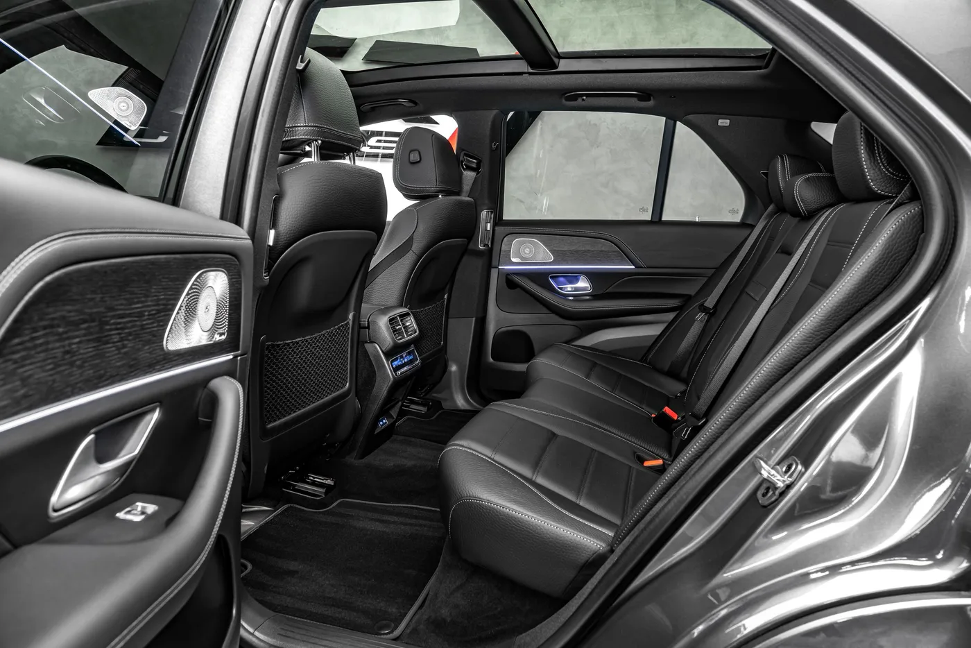 2025 Mercedes-Benz GLE 450 d 4MATIC, AMG Line proposée par un concessionnaire spécialisé à Ostrava, Tchéquie, photo 15 sur 25