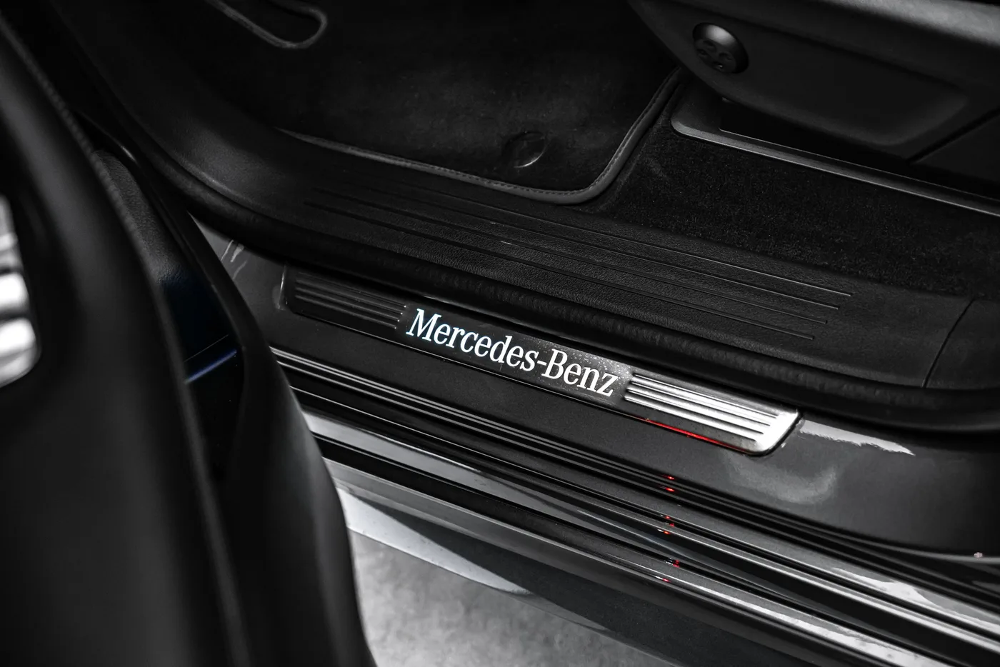 2025 Mercedes-Benz GLE 450 d 4MATIC, AMG Line proposée par un concessionnaire spécialisé à Ostrava, Tchéquie, photo 21 sur 25