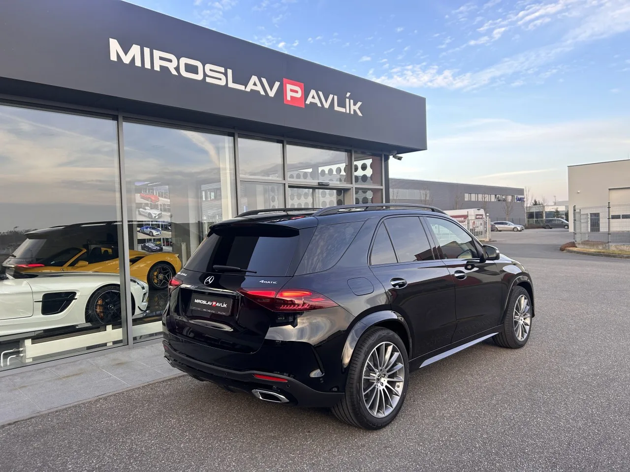 2025 Mercedes-Benz GLE 450 d 4MATIC, AMG Line and Night package proposée par un concessionnaire spécialisé à Písek, Tchéquie, photo 5 sur 29