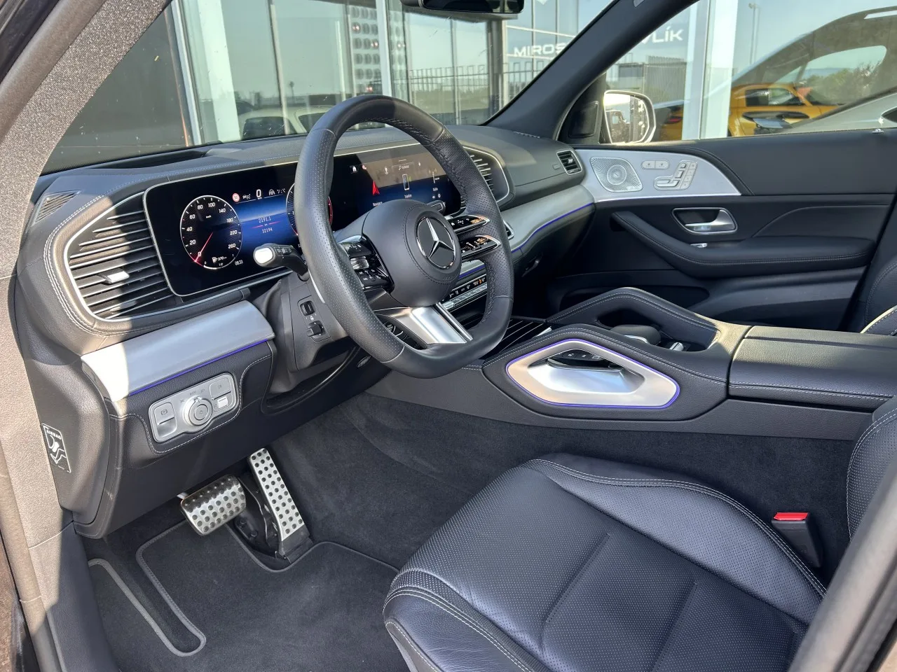 2025 Mercedes-Benz GLE 450 d 4MATIC, AMG Line and Night package proposée par un concessionnaire spécialisé à Písek, Tchéquie, photo 8 sur 29