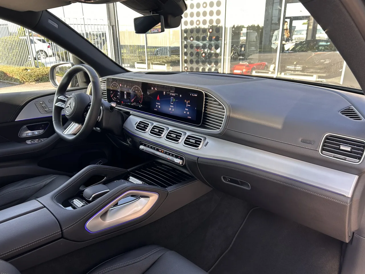 2025 Mercedes-Benz GLE 450 d 4MATIC, AMG Line and Night package proposée par un concessionnaire spécialisé à Písek, Tchéquie, photo 10 sur 29
