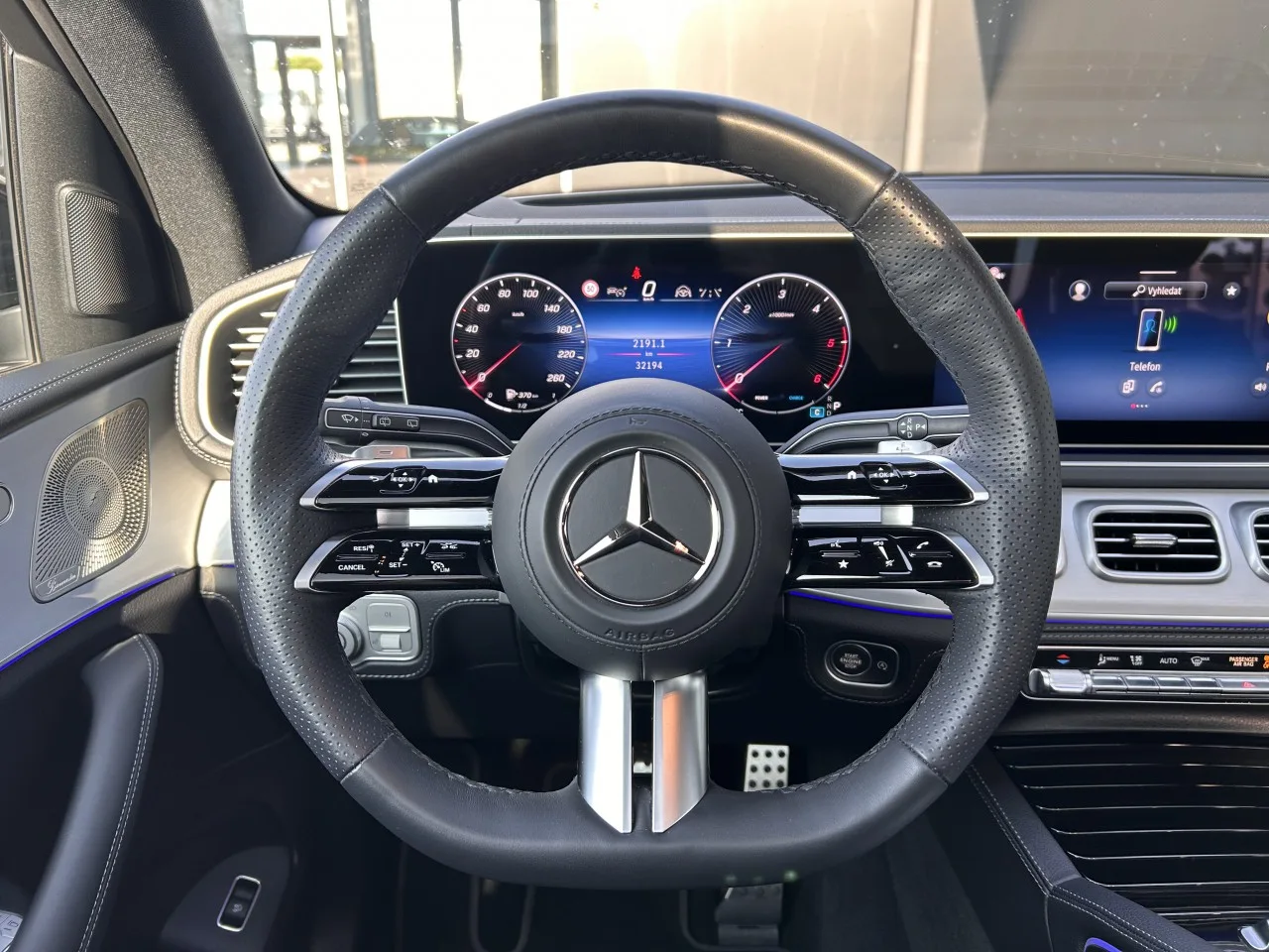 2025 Mercedes-Benz GLE 450 d 4MATIC, AMG Line and Night package proposée par un concessionnaire spécialisé à Písek, Tchéquie, photo 12 sur 29