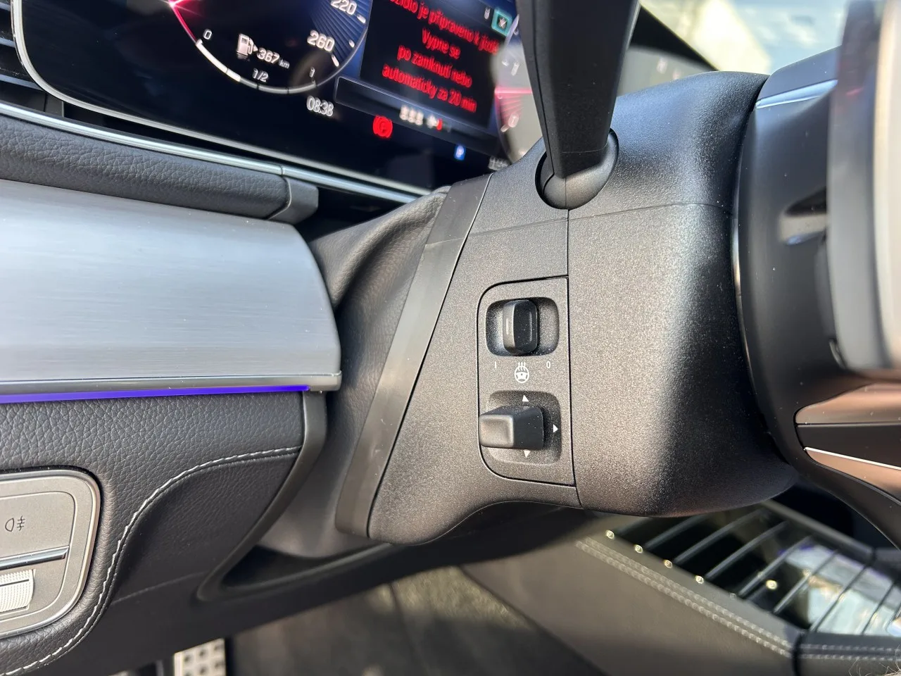 2025 Mercedes-Benz GLE 450 d 4MATIC, AMG Line and Night package proposée par un concessionnaire spécialisé à Písek, Tchéquie, photo 13 sur 29